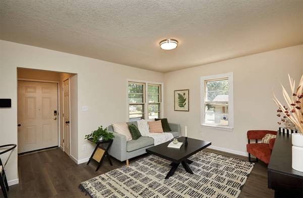 2112 E 23rd Street, Des Moines, IA 50317