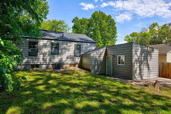 2112 E 23rd Street, Des Moines, IA 50317