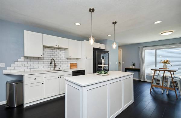 736 Knolls Court, West Des Moines, IA 50265