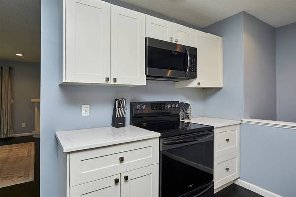 736 Knolls Court, West Des Moines, IA 50265