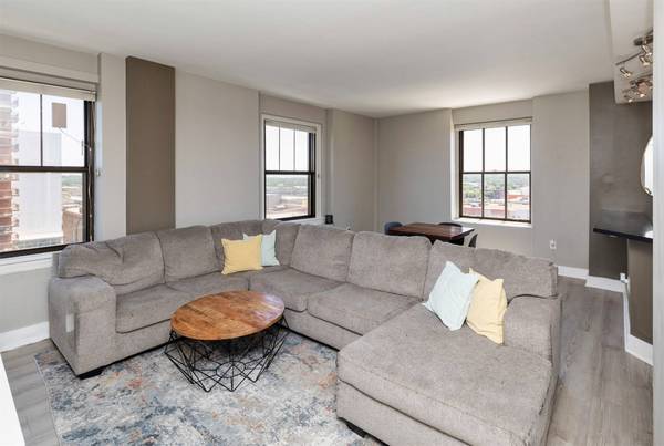 400 Walnut Street #901, Des Moines, IA 50309