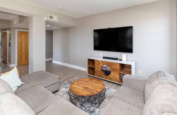 400 Walnut Street #901, Des Moines, IA 50309