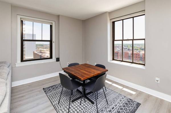 400 Walnut Street #901, Des Moines, IA 50309