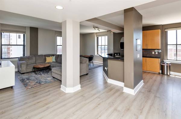 400 Walnut Street #901, Des Moines, IA 50309