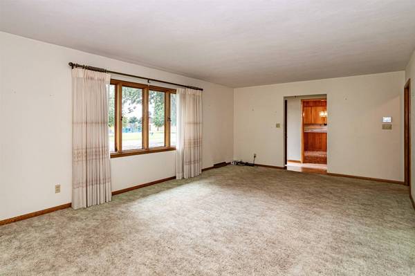 1825 Dewitt Street, Ellsworth, IA 50075