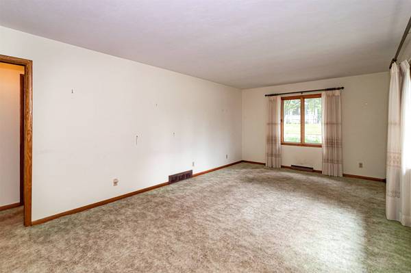 1825 Dewitt Street, Ellsworth, IA 50075