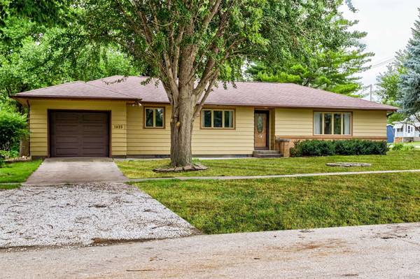 1825 Dewitt Street, Ellsworth, IA 50075
