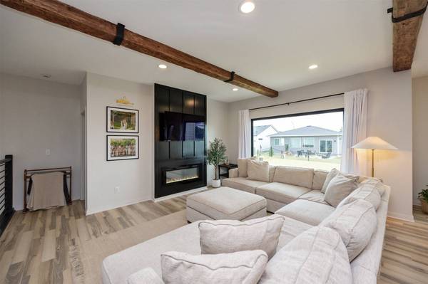 2205 Barry Drive, Adel, IA 50003