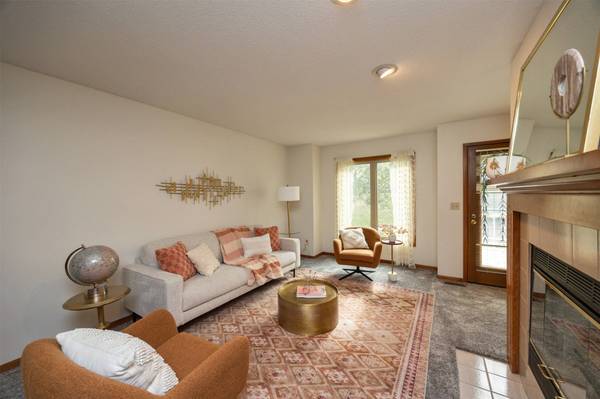 6826 Oakwood Drive, Urbandale, IA 50322