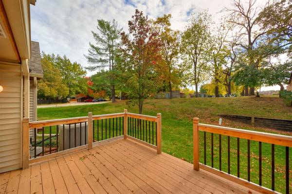 6826 Oakwood Drive, Urbandale, IA 50322