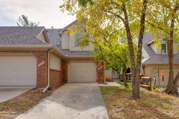 6826 Oakwood Drive, Urbandale, IA 50322