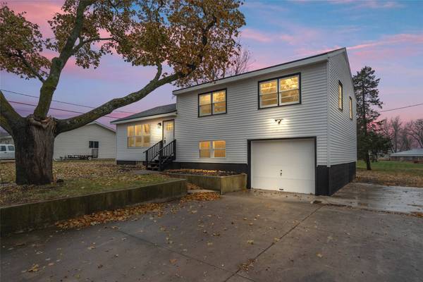 160 N 8th Street, IA 50154