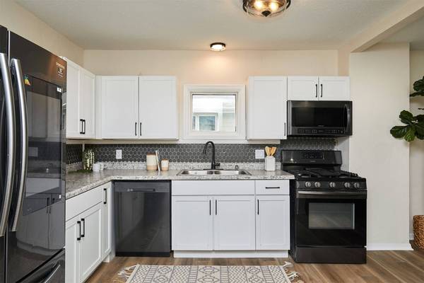 2416 E 38th Court, Des Moines, IA 50317