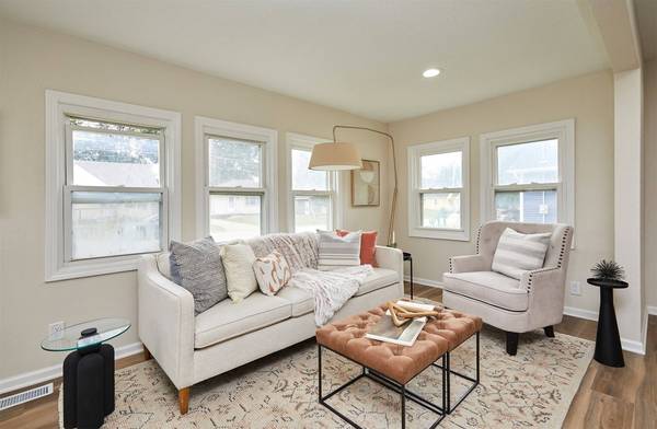 2416 E 38th Court, Des Moines, IA 50317