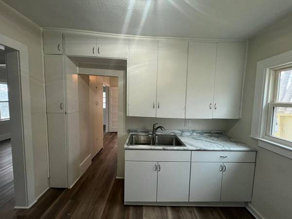 2811 Oxford Street, Des Moines, IA 50313