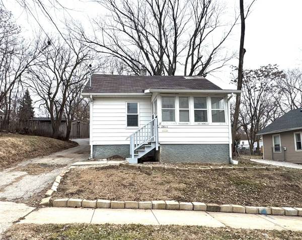 2811 Oxford Street, Des Moines, IA 50313