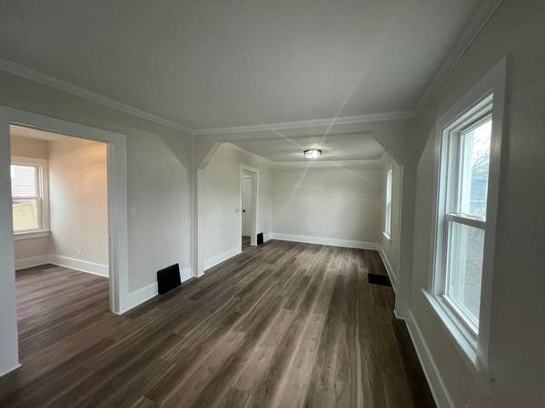 2811 Oxford Street, Des Moines, IA 50313