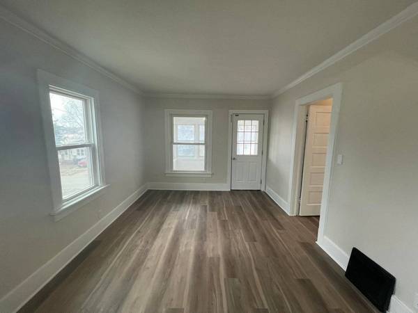 2811 Oxford Street, Des Moines, IA 50313