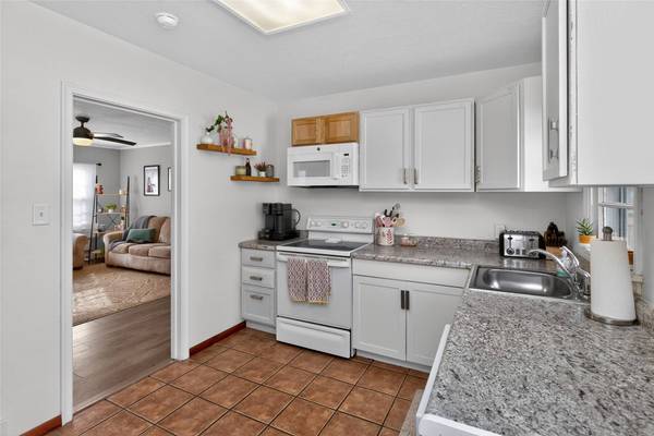 6017 Crown Lane, Des Moines, IA 50311