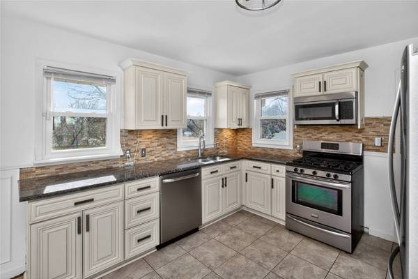 1208 Burnham Avenue, Des Moines, IA 50315