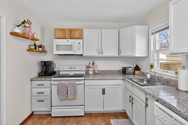 6017 Crown Lane, Des Moines, IA 50311