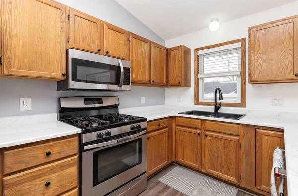 390 Becky Lynn Boulevard, Pleasant Hill, IA 50327