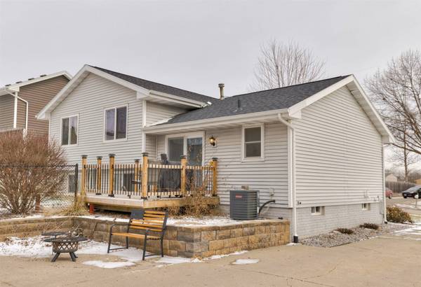 390 Becky Lynn Boulevard, Pleasant Hill, IA 50327