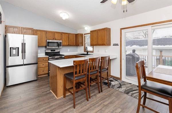 390 Becky Lynn Boulevard, Pleasant Hill, IA 50327