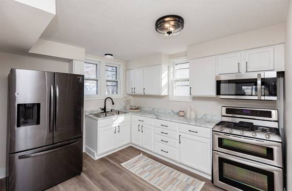 2944 Dean Avenue, Des Moines, IA 50317