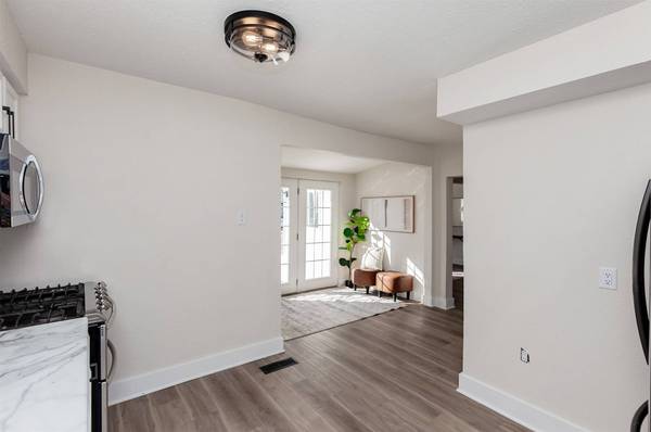 2944 Dean Avenue, Des Moines, IA 50317