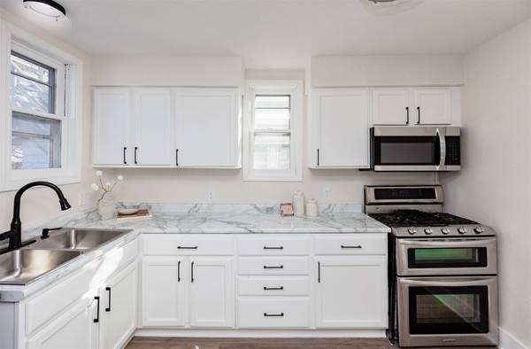 2944 Dean Avenue, Des Moines, IA 50317