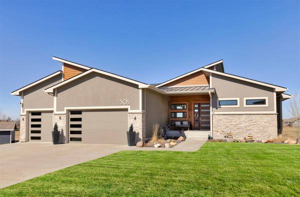 505 NE Dellwood Court, Waukee, IA 50263