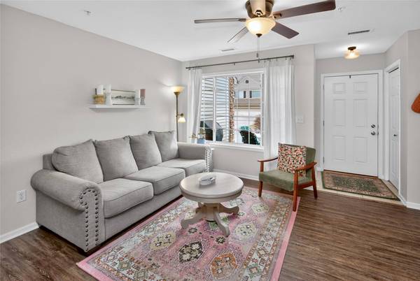 8610 Ep True Parkway #2011, West Des Moines, IA 50266