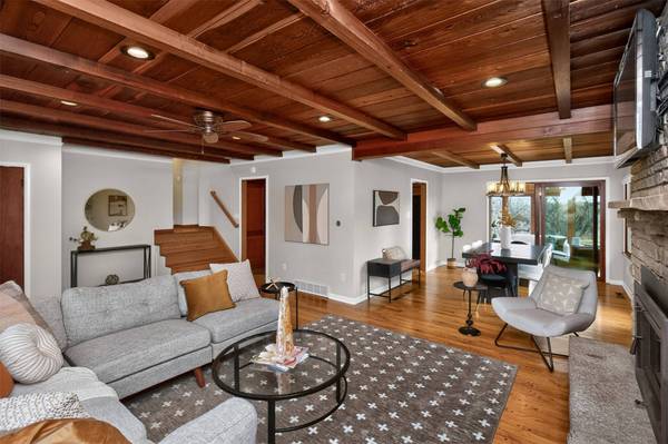 413 W Riverside Road, Ames, IA 50010