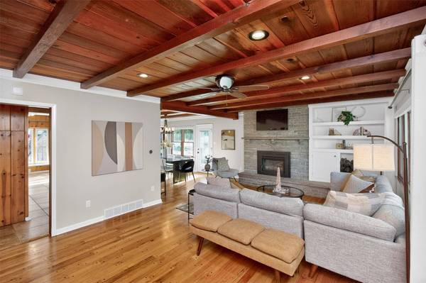 413 W Riverside Road, Ames, IA 50010