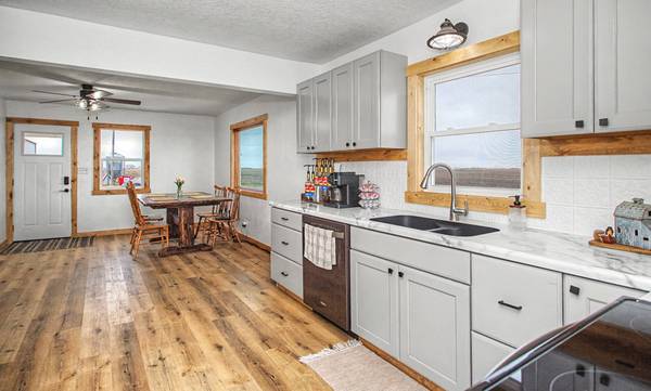 3240 Hammond Avenue, Stanhope, IA 50246