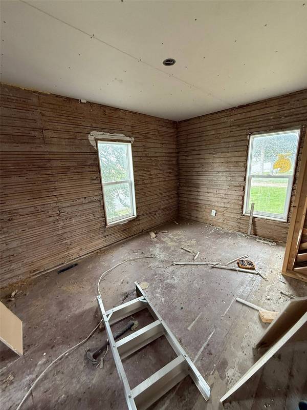 11 4th Street, Collins, IA 50055