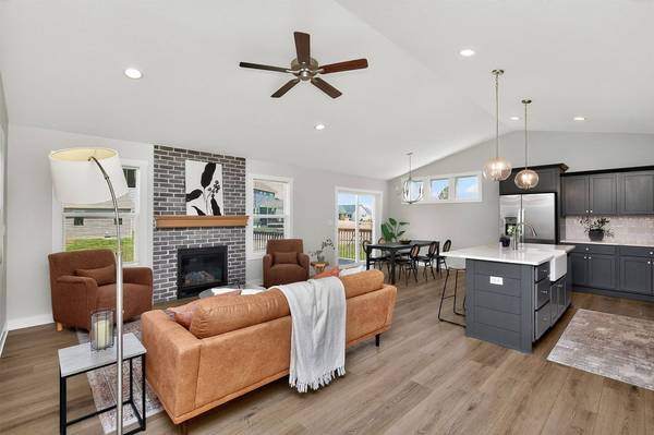 208 11th Court NW, Bondurant, IA 50035