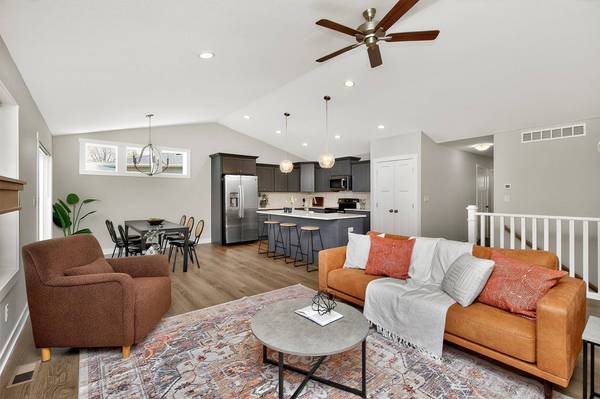 208 11th Court NW, Bondurant, IA 50035