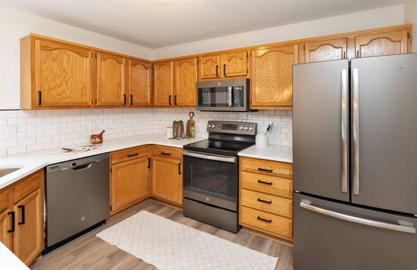 9221 Timberwood Drive, Johnston, IA 50131