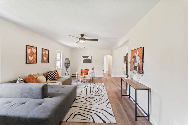 320 E Gray Street, Des Moines, IA 50315