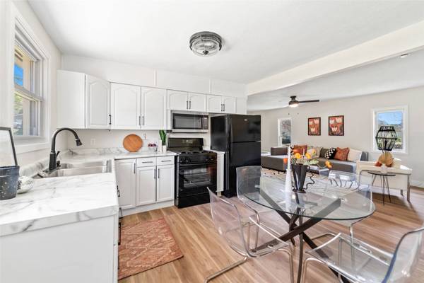 320 E Gray Street, Des Moines, IA 50315