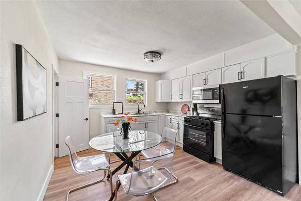 320 E Gray Street, Des Moines, IA 50315