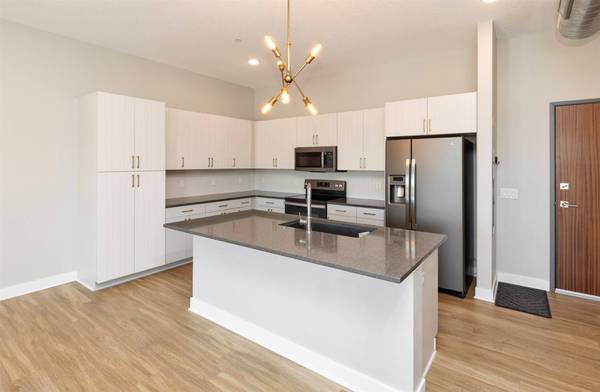 450 SW 7th Street #304, Des Moines, IA 50309