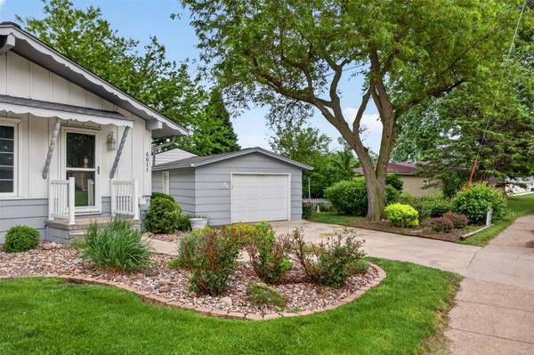5011 Lower Beaver Road, Des Moines, IA 50310
