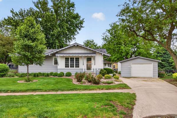 5011 Lower Beaver Road, Des Moines, IA 50310