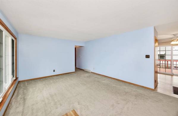 5011 Lower Beaver Road, Des Moines, IA 50310