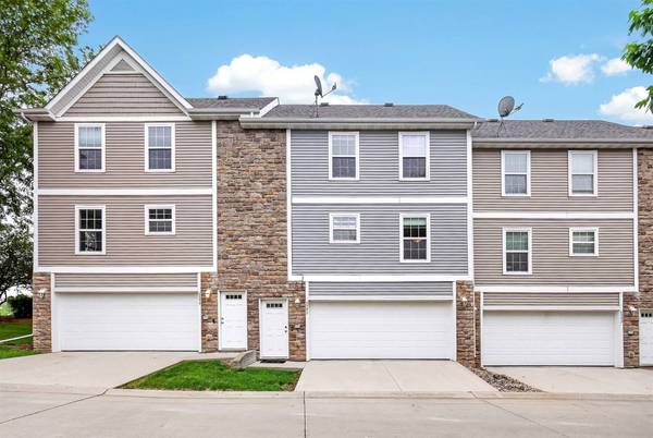 6397 Oak Creek Drive, Pleasant Hill, IA 50327