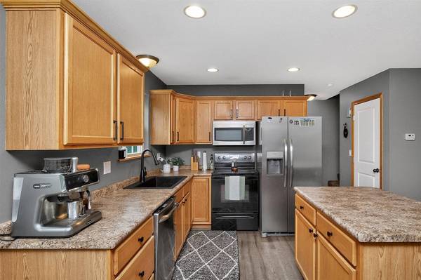 6397 Oak Creek Drive, Pleasant Hill, IA 50327