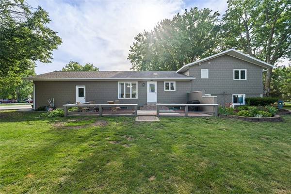 800 School Street, Stanhope, IA 50246